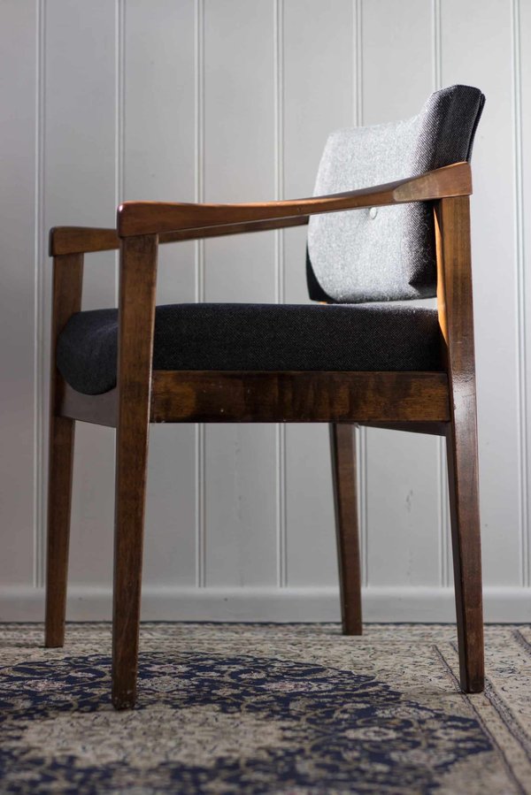 Quels sont les avantages de choisir une chaise de style contemporain ?